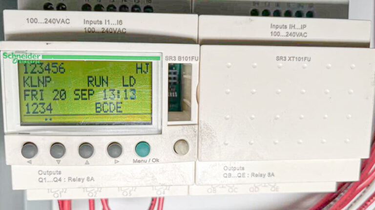 How to Adjust MultiCycle Counter and Ram Extend/Retract Timer in Self-Contained Compactor PLC video